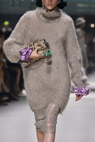 Look 19